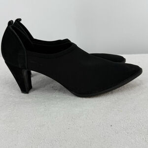 Donald J Pliner Black Mesh/Leather Heels Size 7.5